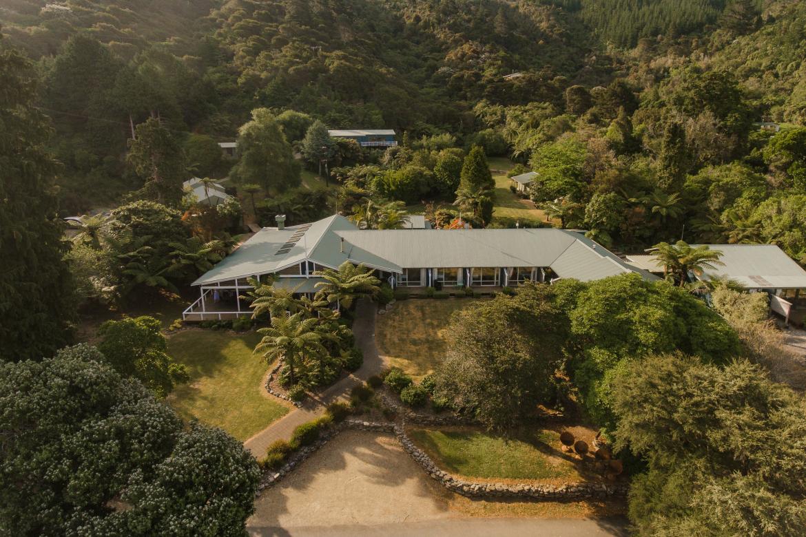 Staying at Raetihi Lodge